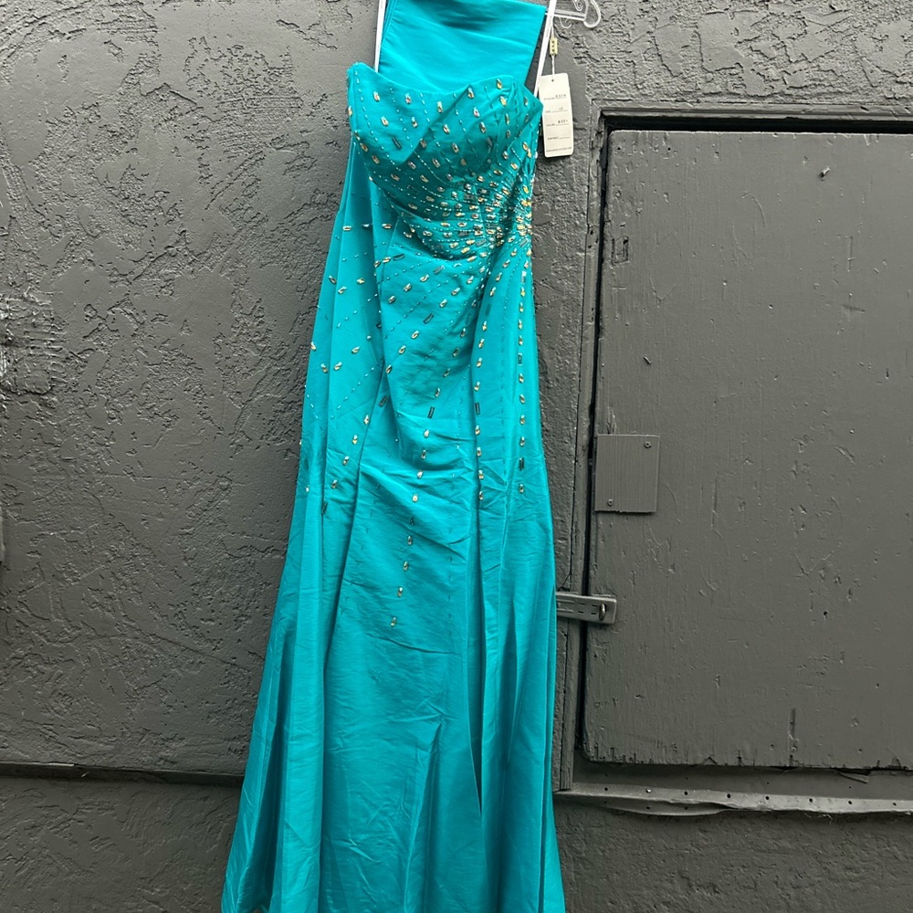 Elegant Turquoise Strapless Dress